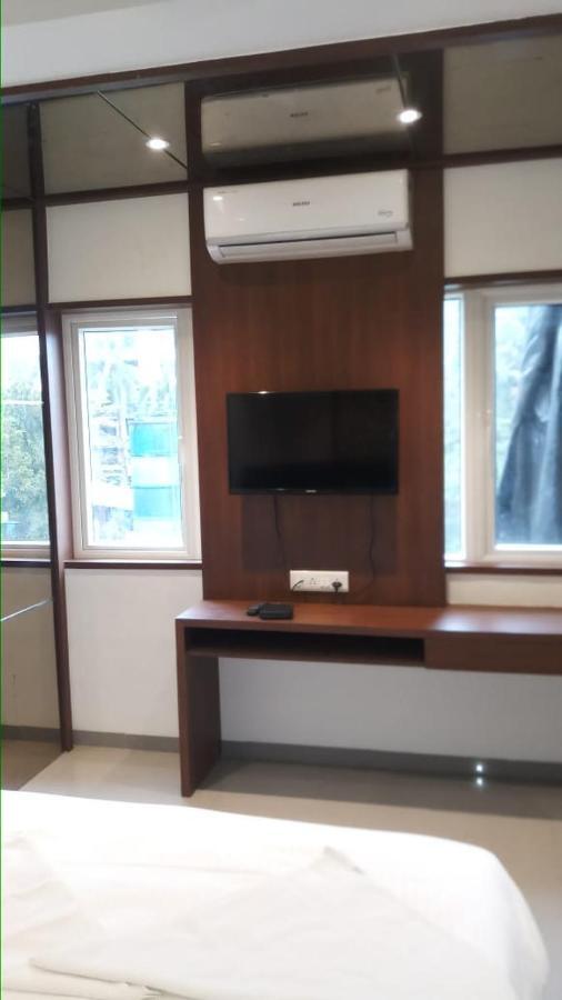Dukes Plaza Hotel Kalyan Exterior photo
